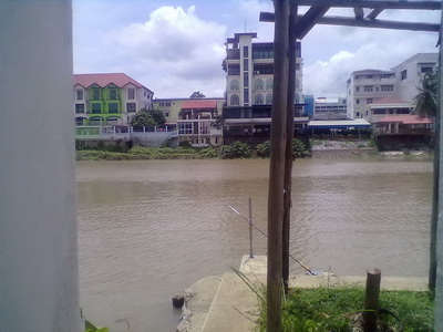 ตกปลากาแม่น้ำ หลังสถานีรถไฟอยุธยา