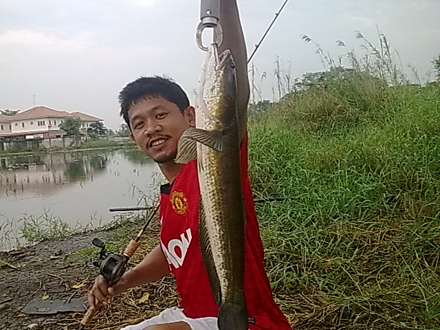 ตบเด็ก ก่อนเตะบอล