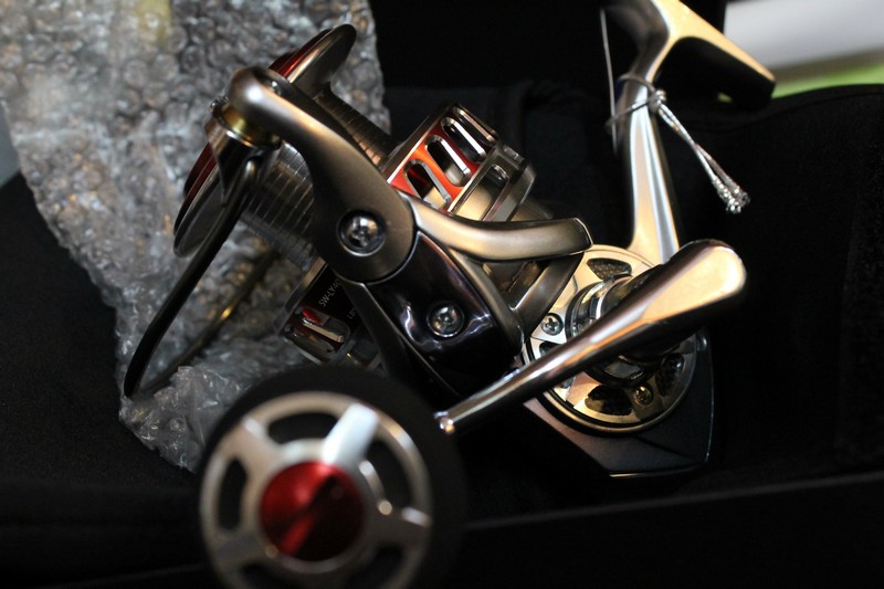 รอก ajiking wahoo 4500 กับ tenkai 4000 อันใหนหนักกว่ากันและใหญ่กว่ากัน