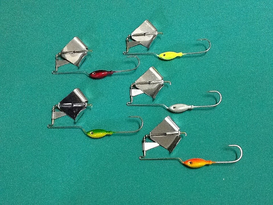 Buzz bait GK ใบธง