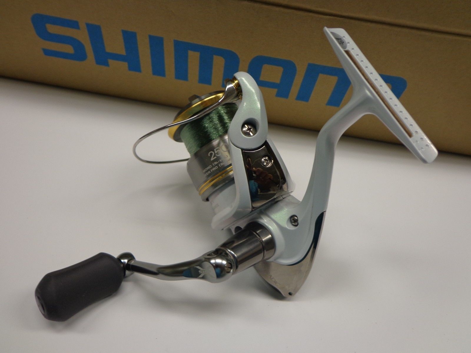 daiwa freams 2000 กับ shimano stradic 2500 fj