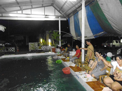 แข่งตกกุ้งที่บ่อปั้นทิพย์วันพุธที่ 23 ตุลาคม 56