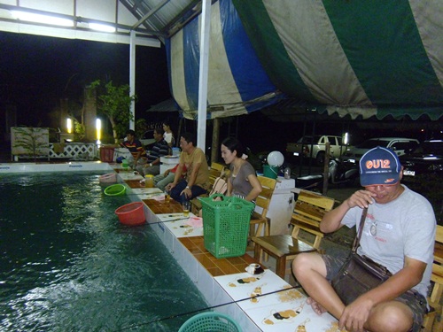 แข่งตกกุ้งที่บ่อปั้นทิพย์วันพุธที่ 23 ตุลาคม 56