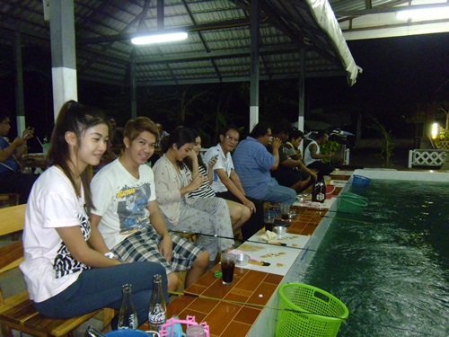 แข่งตกกุ้งที่บ่อปั้นทิพย์วันพุธที่ 30 ตุลาคม 56