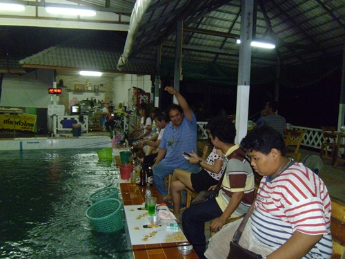 แข่งตกกุ้งที่บ่อปั้นทิพย์วันพุธที่ 30 ตุลาคม 56