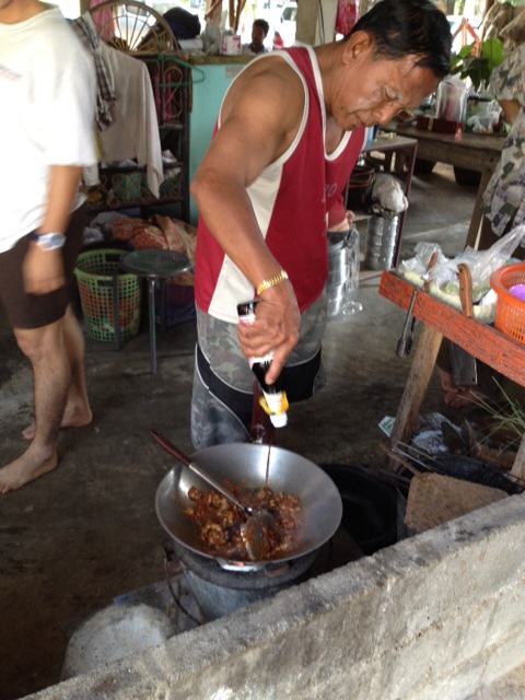 ผัดเผ็ดหนูนาปะทะผัดเผ็ดปลาไหล