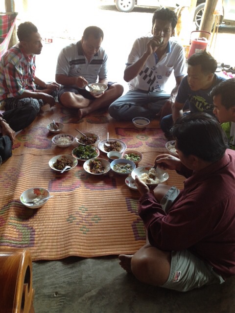 ผัดเผ็ดหนูนาปะทะผัดเผ็ดปลาไหล