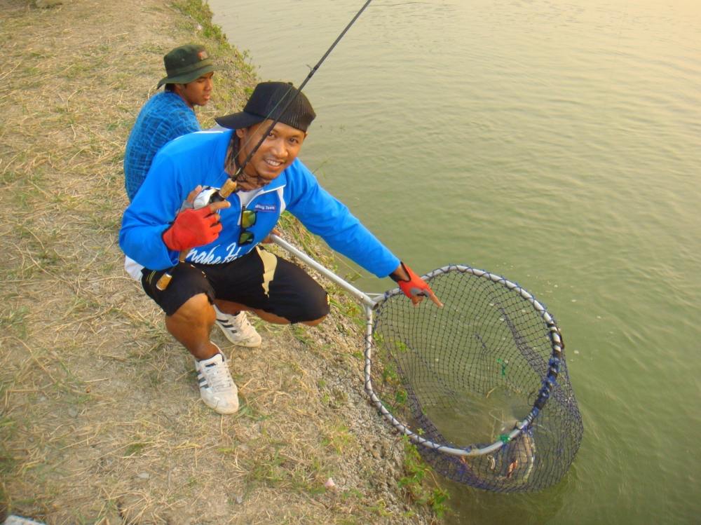 ลองเปลี่ยนแนวลงบ่อบ้าง SnakeHead Angler Club