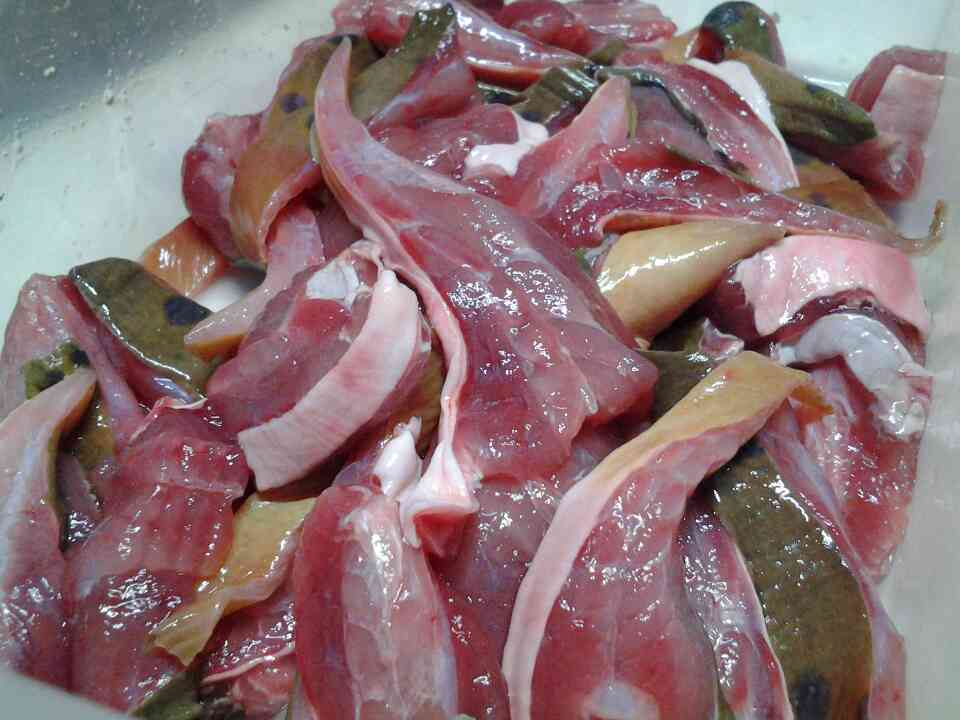 กระเบนคลุกน้ำปลาทอด