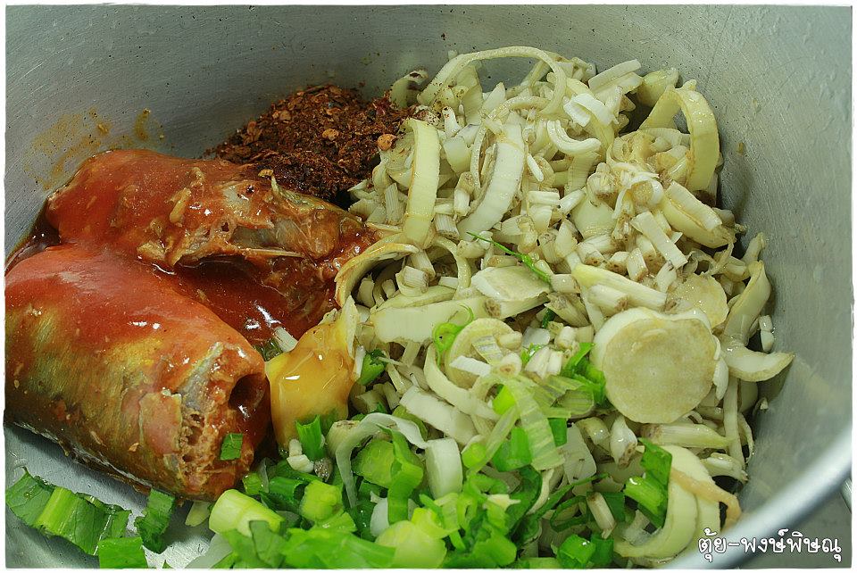ทำงานดึกไม่รู้กินอะไรดี เลย"ยำหัวปลีใส่ปลากระป๋อง" อร่อยดีครับ