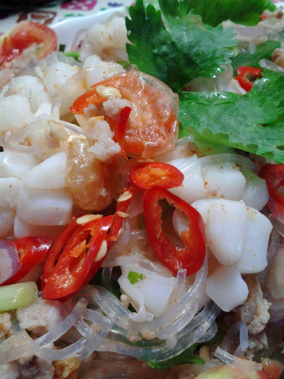 ยำวุ้นเส้นหมึกหอม