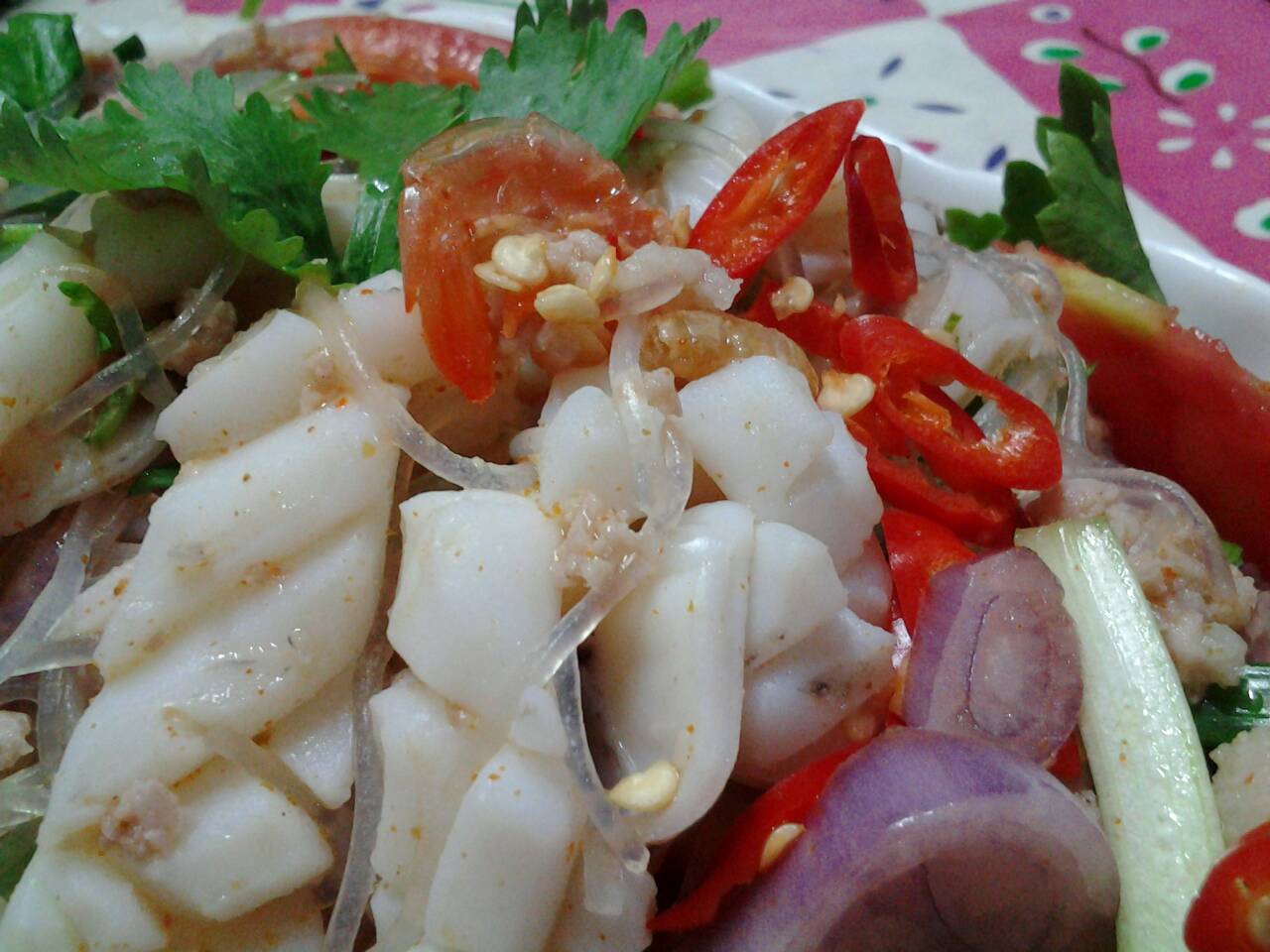 ยำวุ้นเส้นหมึกหอม