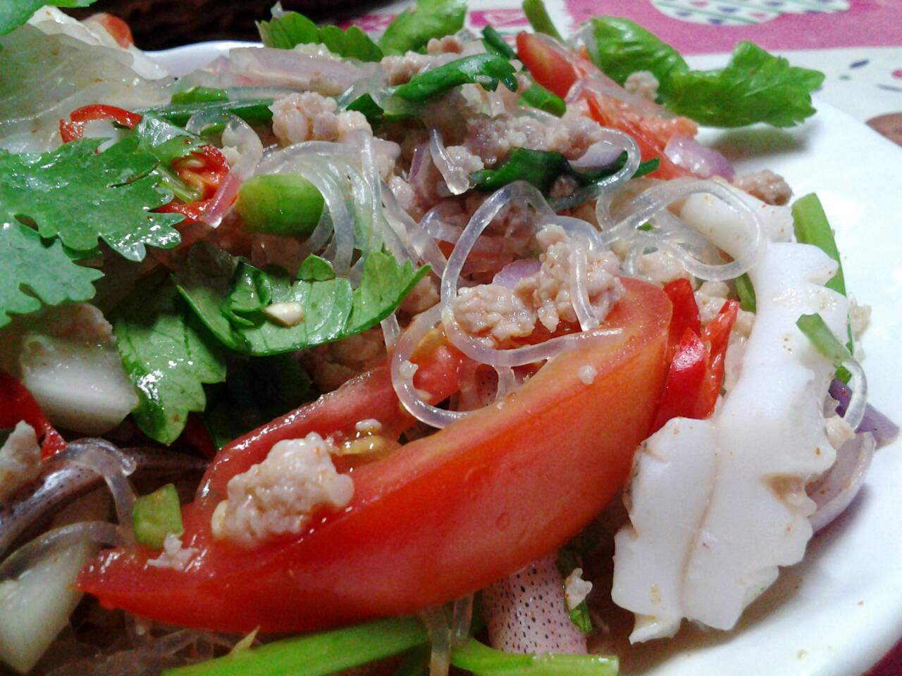 ยำวุ้นเส้นหมึกหอม