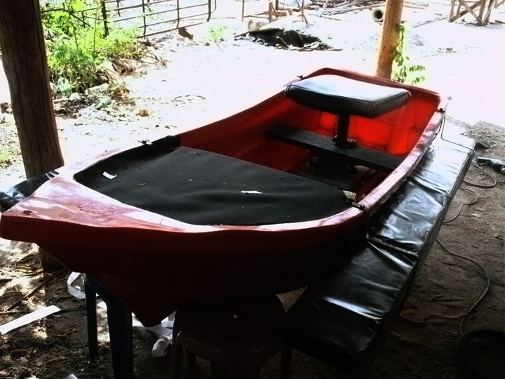 อยากเห็นเรือพลาสติกที่ติดโฟมข้างเรือครับ