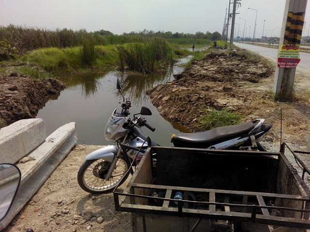 พากบไปว่ายน้ำที่บ้านเก่า