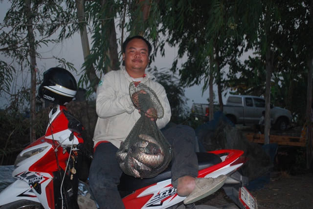บ่อตกปลาหนุ่มบางวัว (บ่อปลารวม) วันที่ 8 - 03 - 57