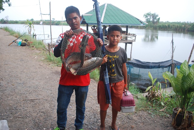 บ่อตกปลาหนุ่มบางวัว (บ่อปลารวม) วันที่ 15,16 - 03 - 57