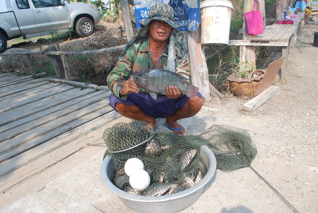 บ่อตกปลาหนุ่มบางวัว (บ่อปลารวม) วันที่ 15,16 - 03 - 57