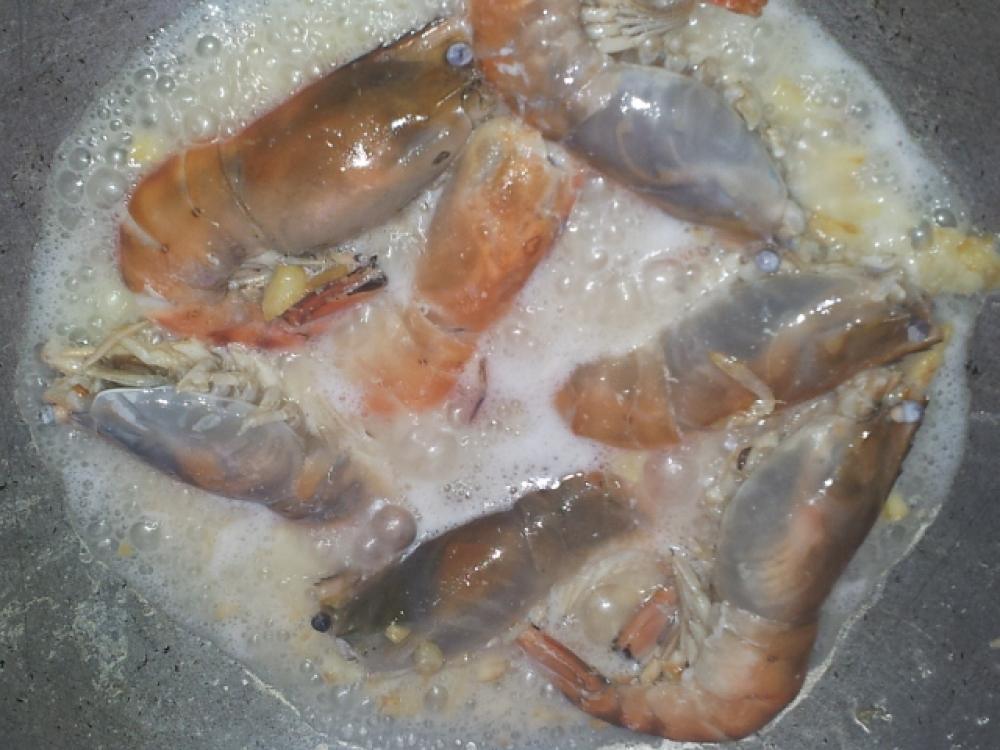 กุ้งกามผัดวุ้นเส้นแบบบ้านๆ