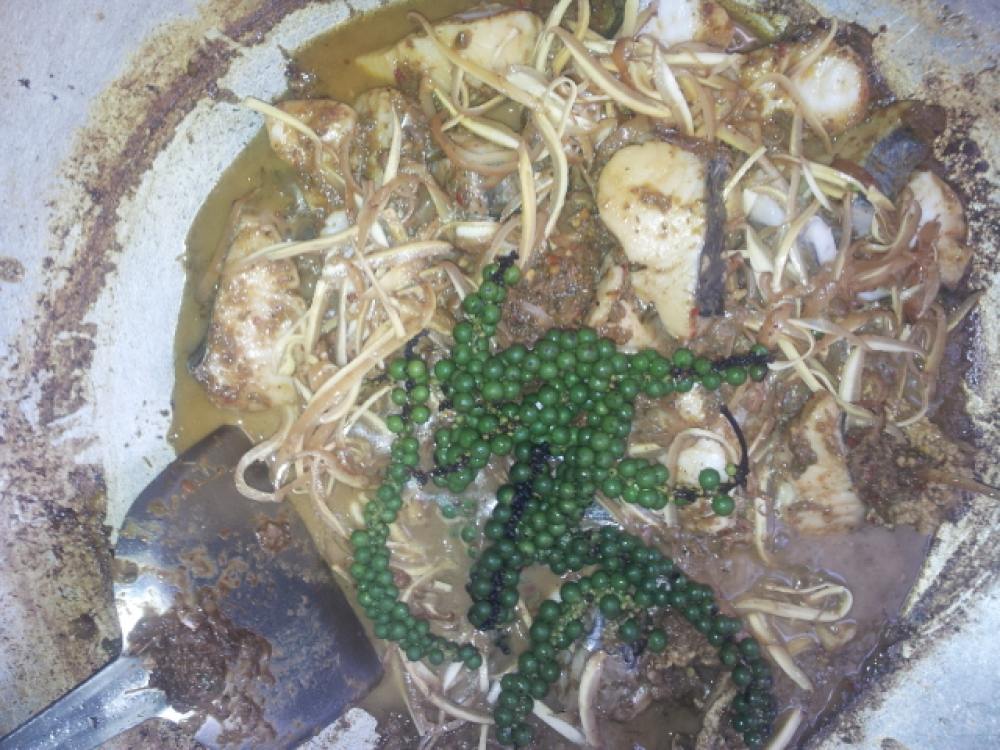 ผัดเผ็ดปลาอินทรีพริกแกงเมืองจัน