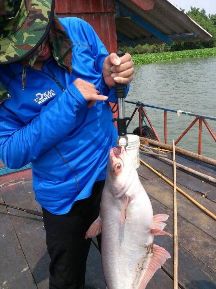 มานั่งเล่นพักผ่อนคับ......ที่เรือนแพบางไทร...