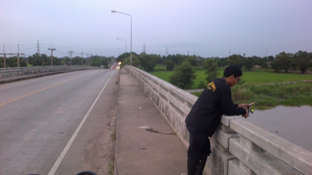 ทริปตกปลาบ้านสร้างตอนกลางคืน  chotbedtepteva