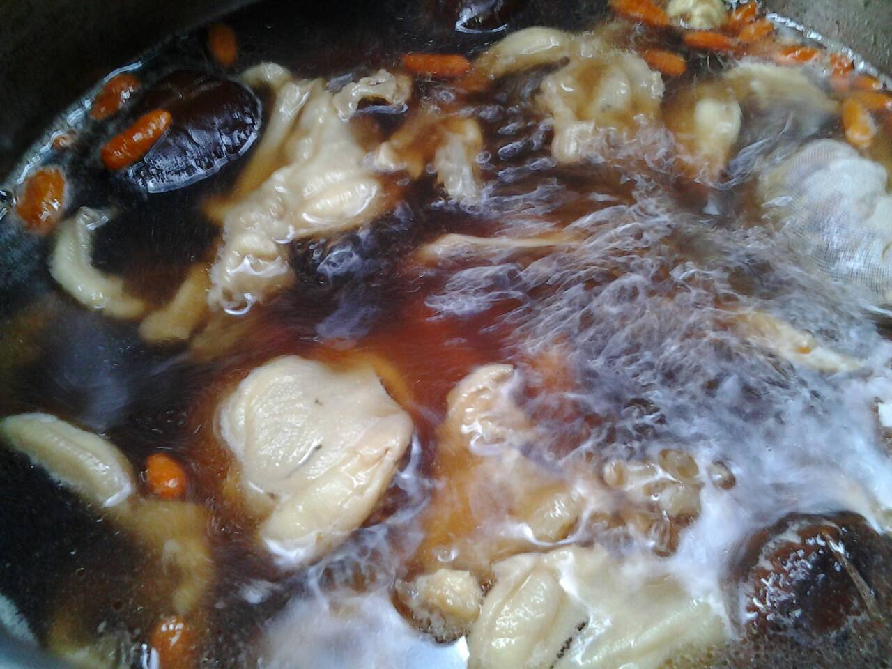 ฝ่าเท้าเป็ดตุ๋นน้ำแดง..