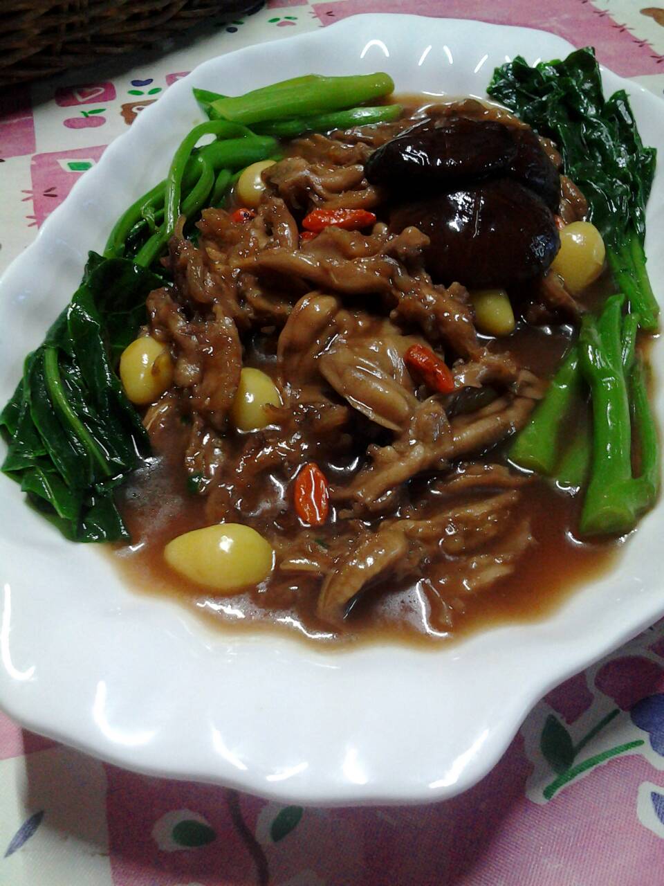 ฝ่าเท้าเป็ดตุ๋นน้ำแดง..