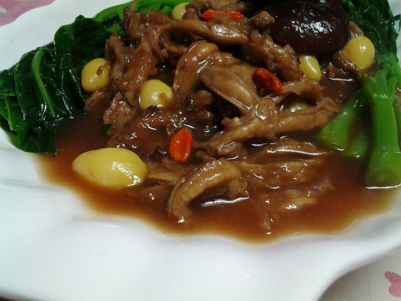 ฝ่าเท้าเป็ดตุ๋นน้ำแดง..