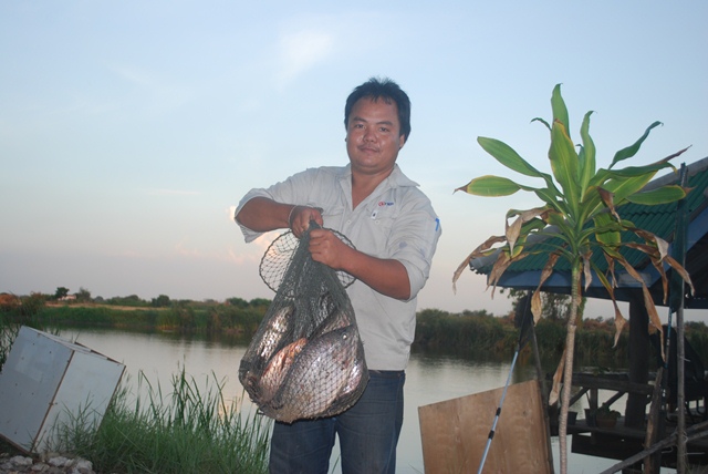 บ่อตกปลาหนุ่มบางวัว (บ่อปลารวม) วันที่ 10,11 - 05 - 57