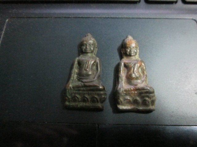 ตัวอักษรนูน ด้าหลัง  จปร ค่ะ