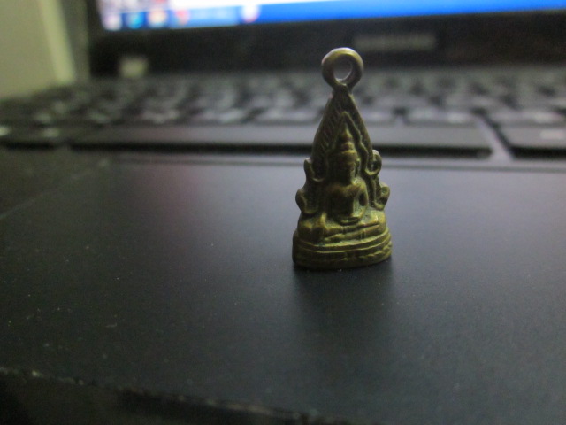 ท่านมีเสียง กริ๊กๆข้างใน เวลาเขย่า เรียก พระกริ่ง หรือป่าวค่ะ
