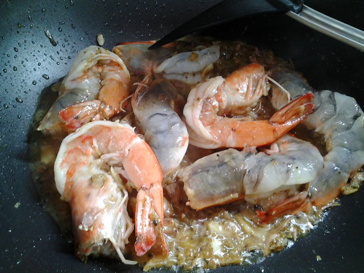 กุ้งผัดกระเทียมพริกไทย