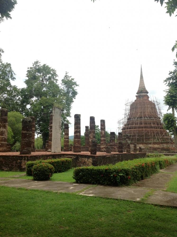 ยุบหนอ พองหนอ