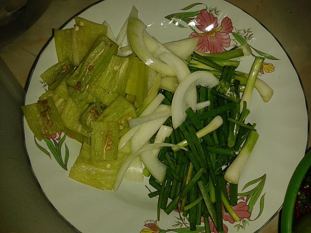 ปลาหมึกผัดไข่เค็ม + ยำหอยนางรม