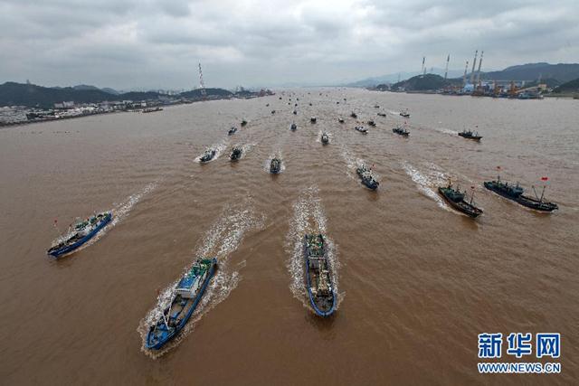 อลังการ! กองทัพเรือประมงกว่า 1,000 ลำ