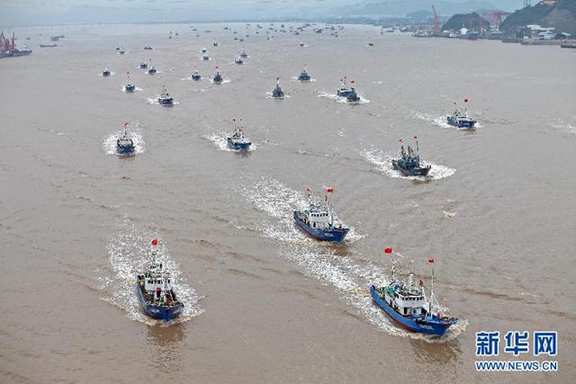 อลังการ! กองทัพเรือประมงกว่า 1,000 ลำ