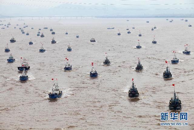 อลังการ! กองทัพเรือประมงกว่า 1,000 ลำ