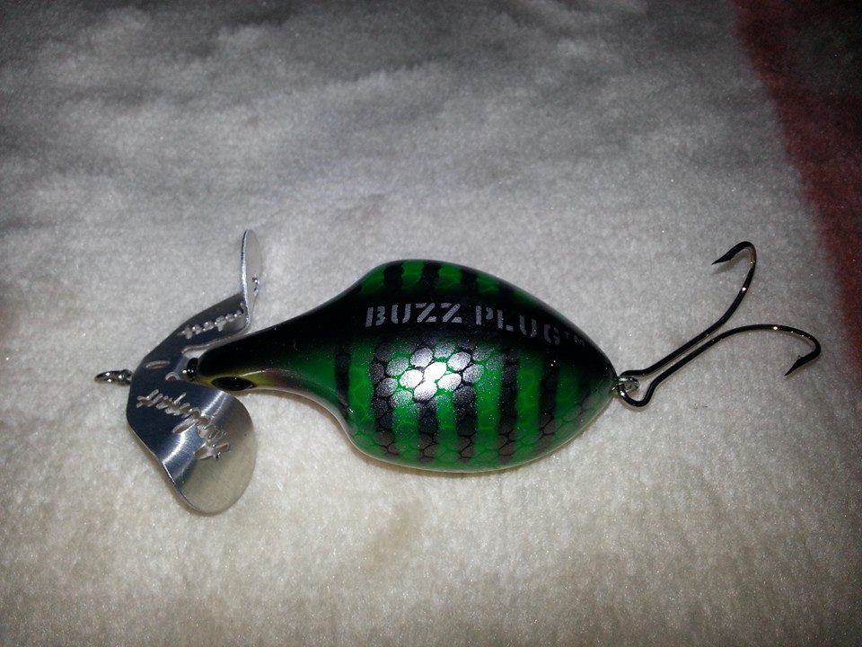 เหยื่อ Buzz Plug 