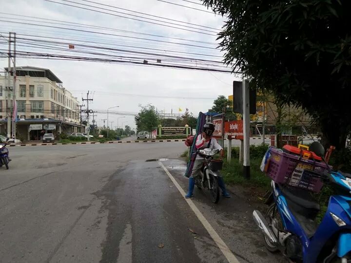 ขาแว๊นซ์พาลุยหลังวัดมหาดไท