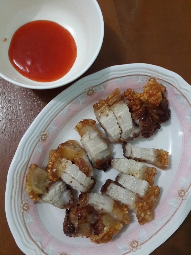 ทำหมูกรอบกันครับ