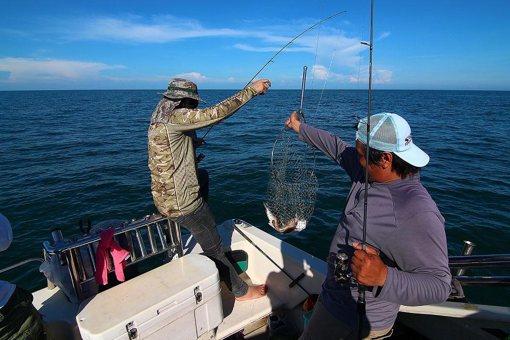 **..หนุกหนานกับ..300ยอด...fishing boat..**