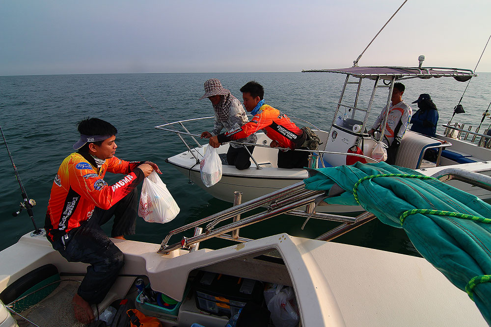 **..หนุกหนานกับ..300ยอด...fishing boat..**@3