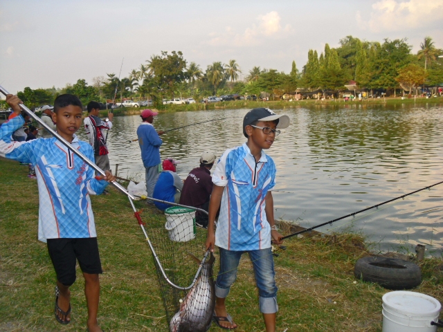 ทิตนี้ 20,000/600 บ่อพรหมมาสตร์ลพบุรี  ปลากินมันส์ ๆครับ