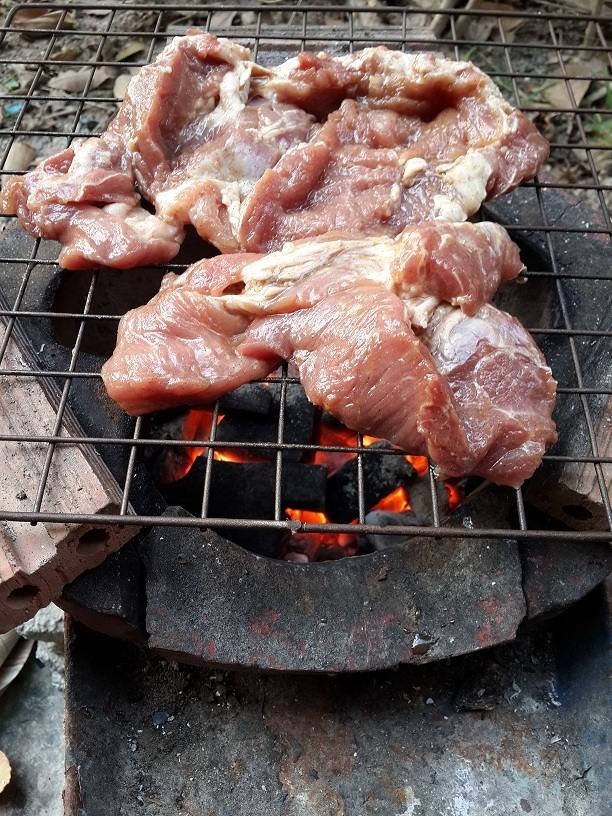 หมูย่างกับน้ำพริกปลาทู ครับ