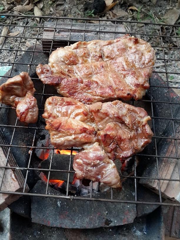 หมูย่างกับน้ำพริกปลาทู ครับ