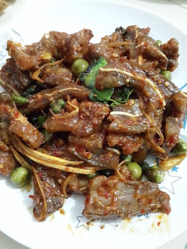 หูหมูป่า ผัดเผ็ดครับ