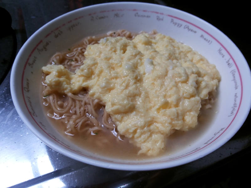 สิ้นเดือน กับมาม่าไข่ลาวา
