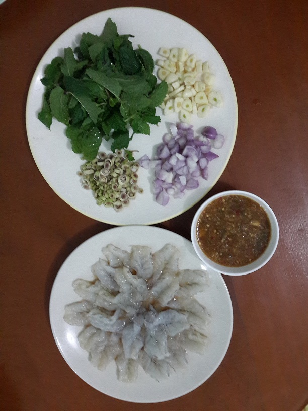 ตะพาบและกุ้ง