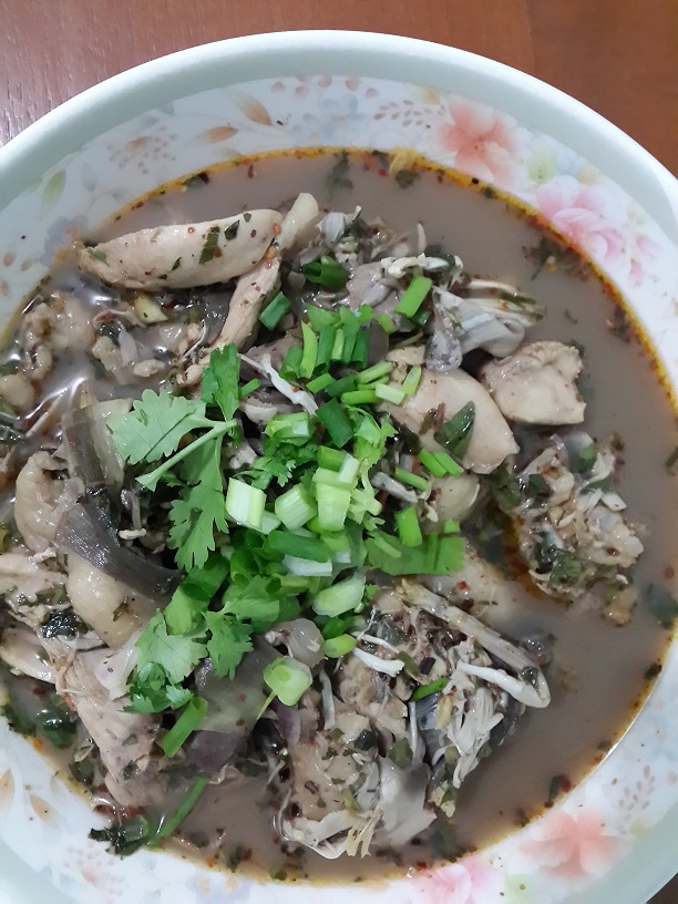 ยำไก่ ใส่ ปลี กล้วยครับ